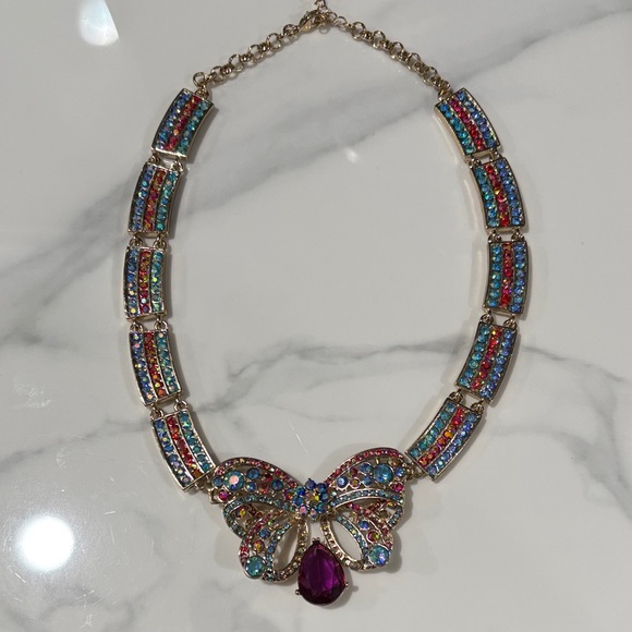 Elegant Multicolor Butterfly Necklace - Picture 4 of 7